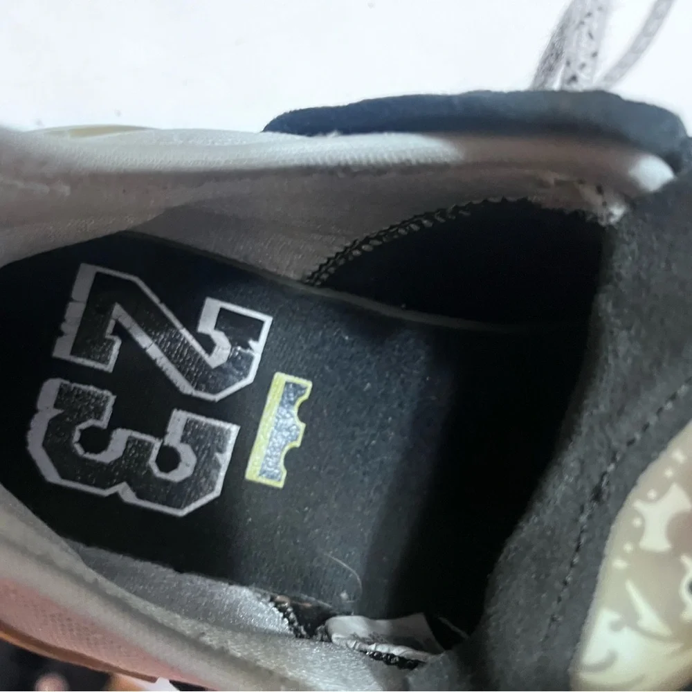 Nike LeBron XVIII Black/ White Shoes Sz 5.5y